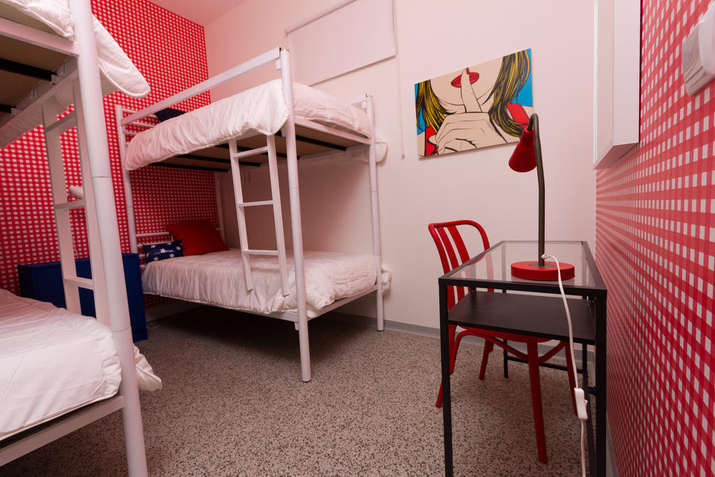 Hotel Turismo Do Seculo Estoril Zimmer foto A typical room at the hostel