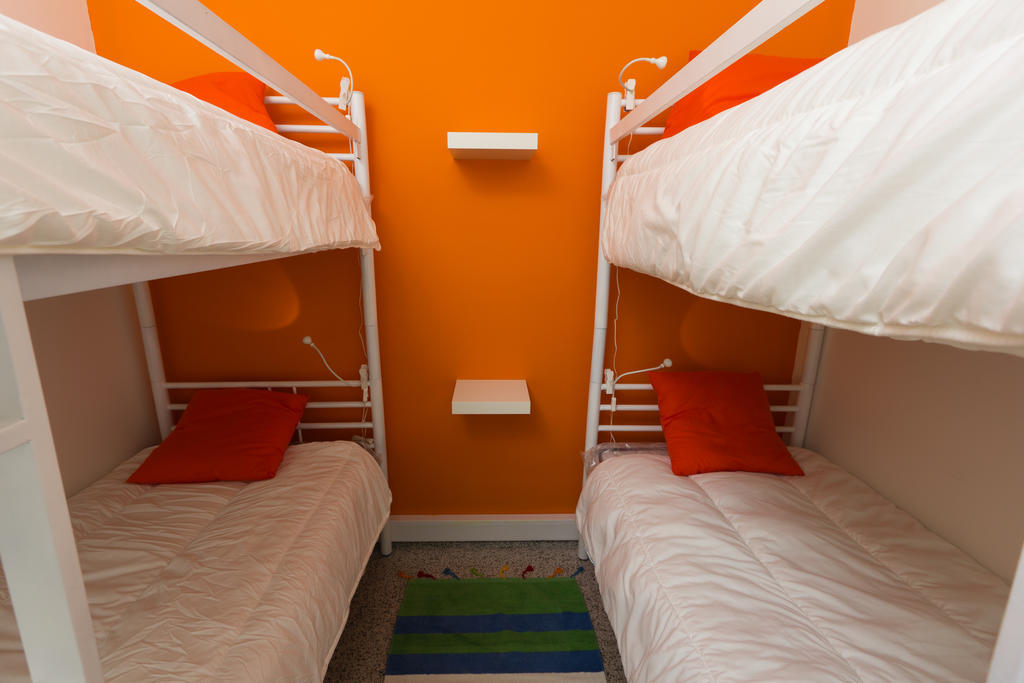 Hotel Turismo Do Seculo Estoril Zimmer foto A typical room at the hostel