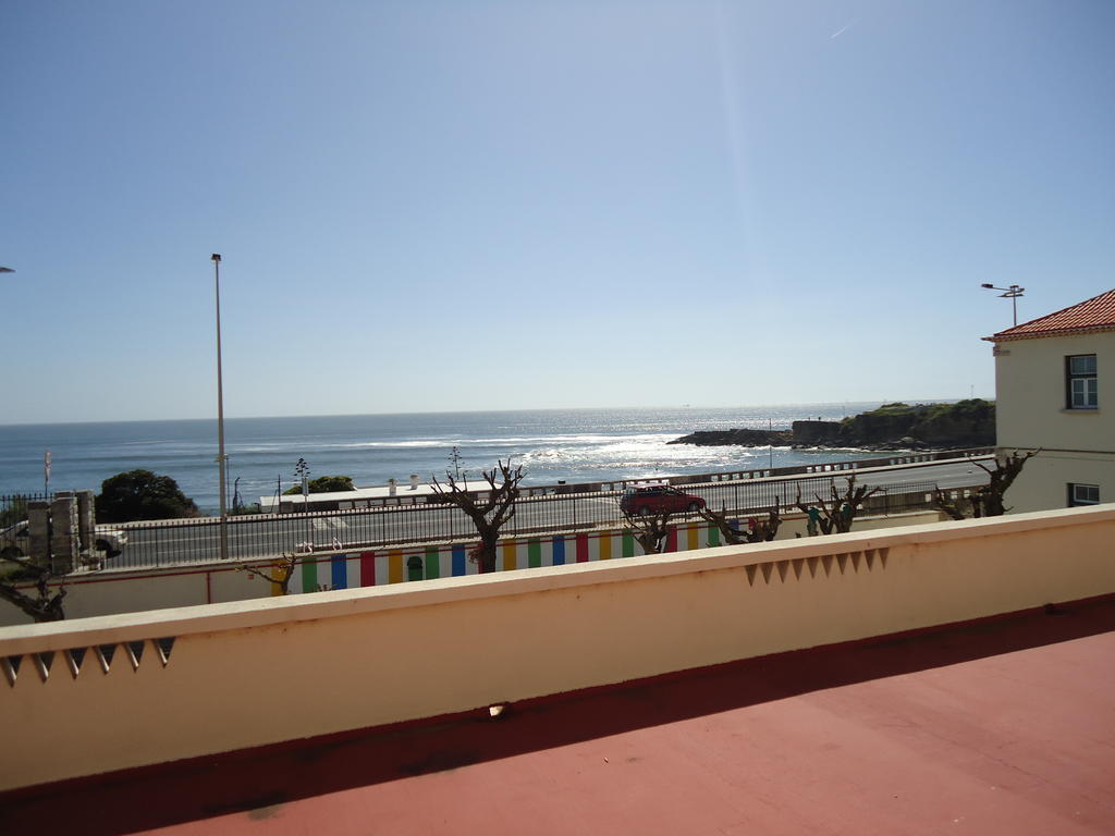 Hotel Turismo Do Seculo Estoril Exterior foto View of the port of Porto Covo